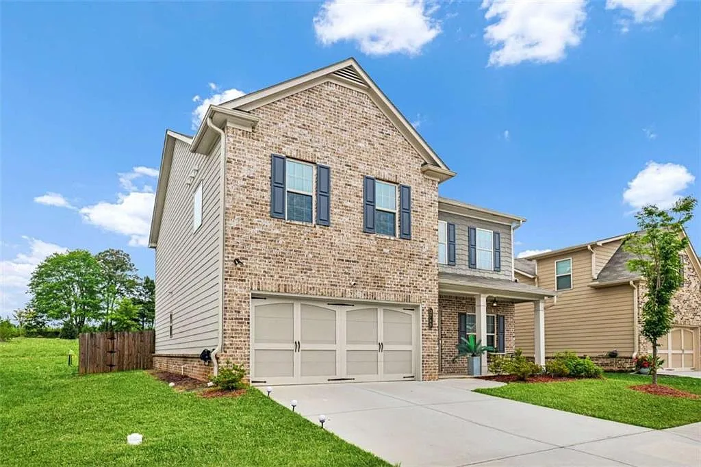 4 bed, 3.0 bath, $3,200 — Photo 1