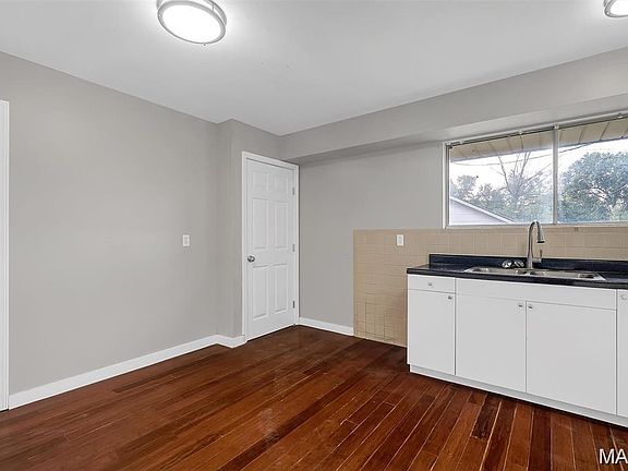 4th image of 1136 Cove Ln