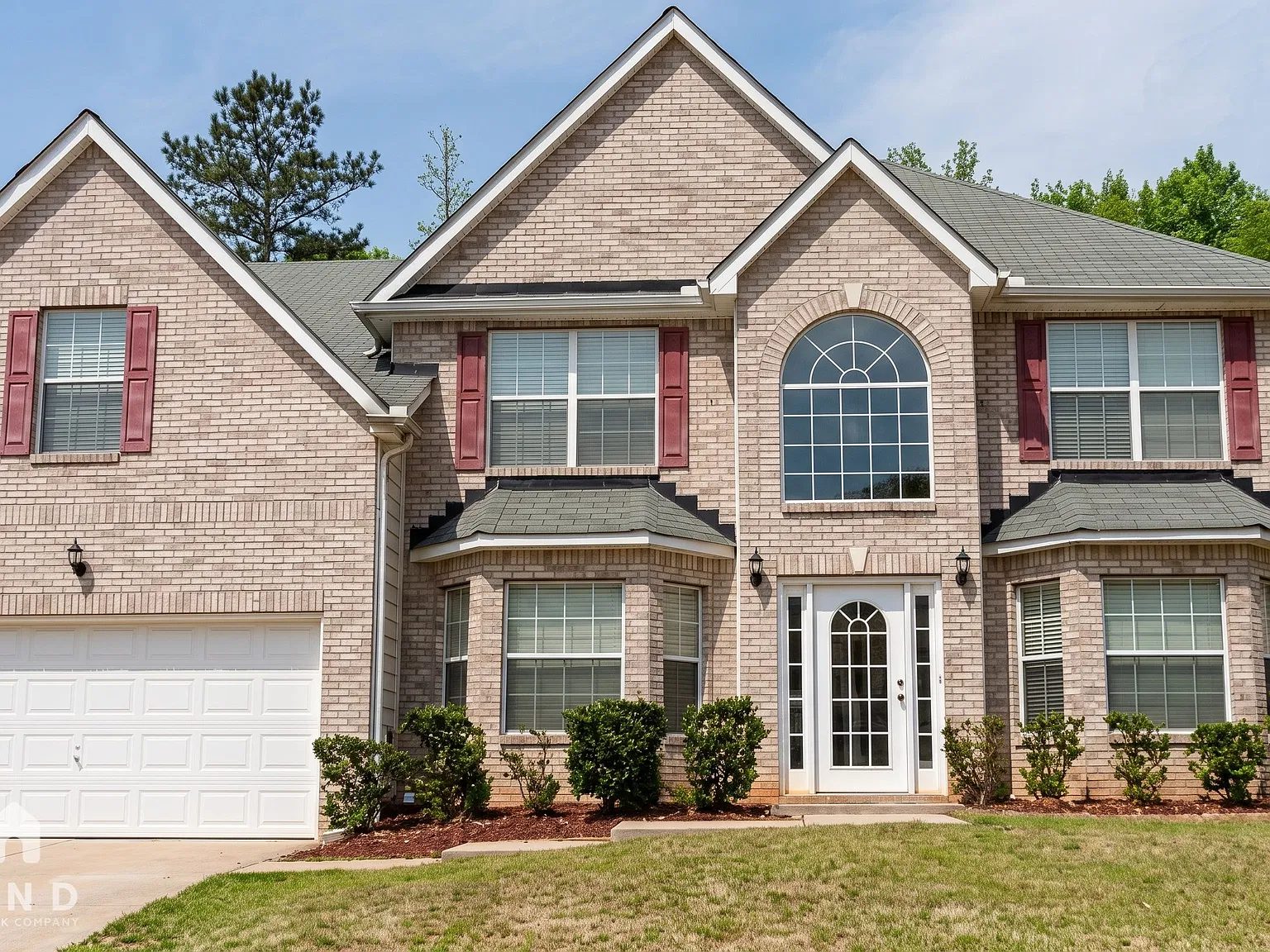 5 bed, 3.0 bath, 3268 sqft, $2,800 — Photo 1