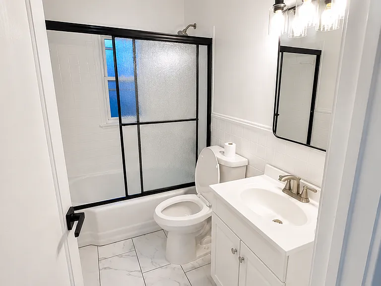 1077 Schumard Ave — Photo 7