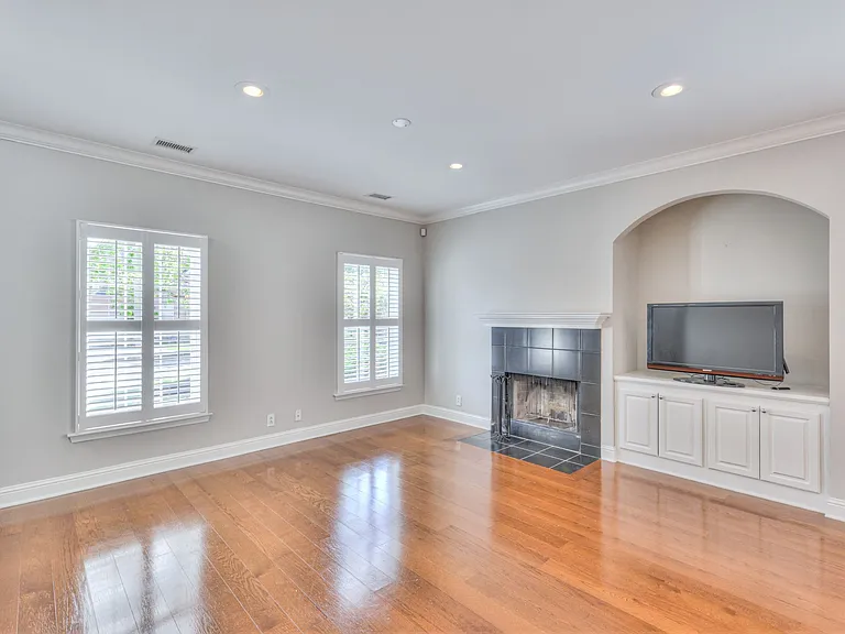 2111 Gold Valley Dr — Photo 8