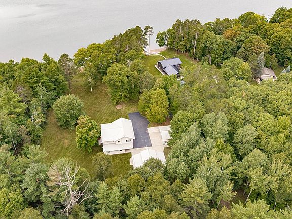 2nd image of 2000 Lakeview Dr
