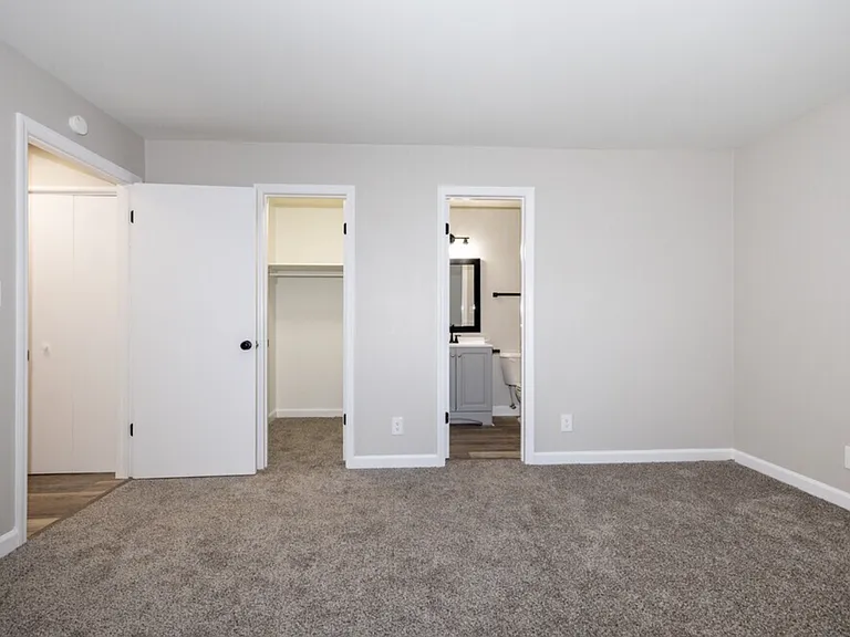 Whitfield Apartments — Photo 21