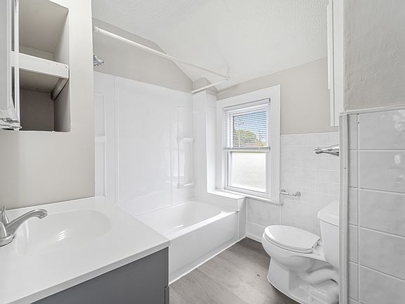 4th image of 446 Orange St #3