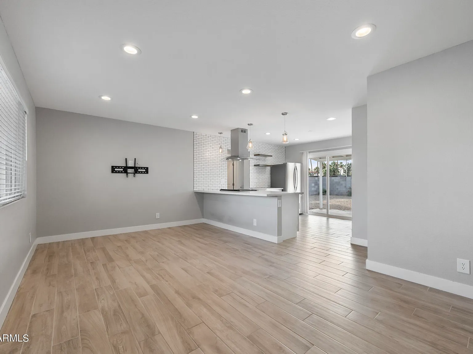 3 bed, 2.0 bath, 1124 sqft, $2,395 — Photo 3
