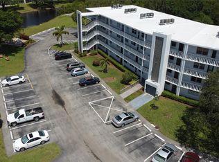 2071 Oakridge Cir #F, Deerfield Beach, FL 33442