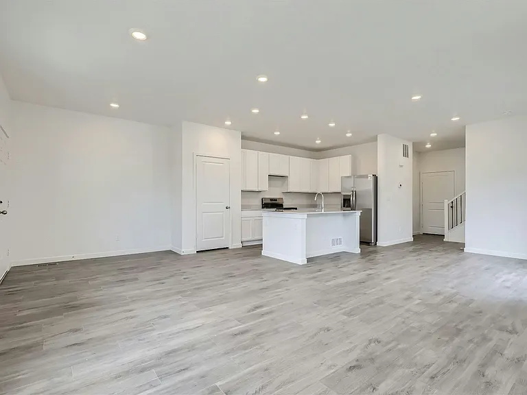 560 Cottonwood Ave — Photo 6