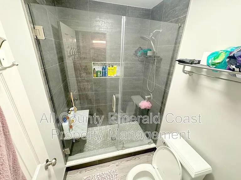 915 Emily Cir — Photo 20