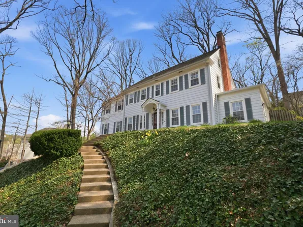 1805 Army Navy Dr, Arlington, VA 22202