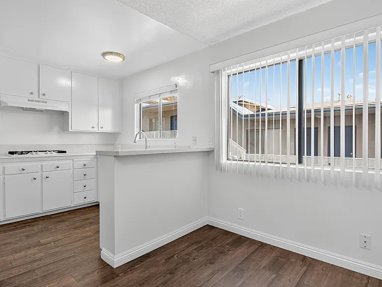 Rose Terrace Apartment Homes — Photo 12