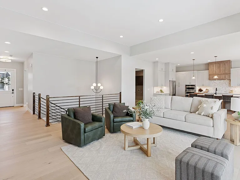 1425 Burt Ave — Photo 11