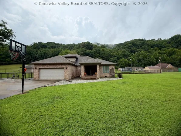 1074 Garrett Fork Rd, Chapmanville, WV 25508