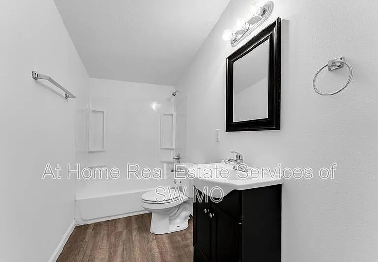 522 S Broadway Ave — Photo 11