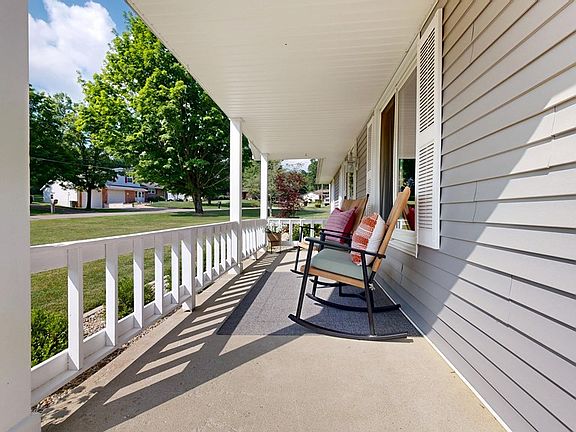 3rd image of 2511 Bryonaire Dr
