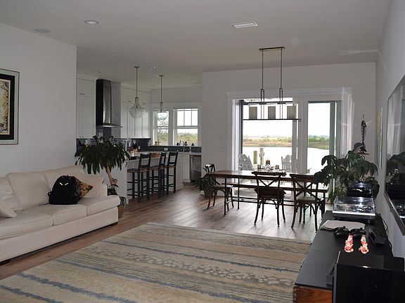 4th image of 2420 Beach Blvd