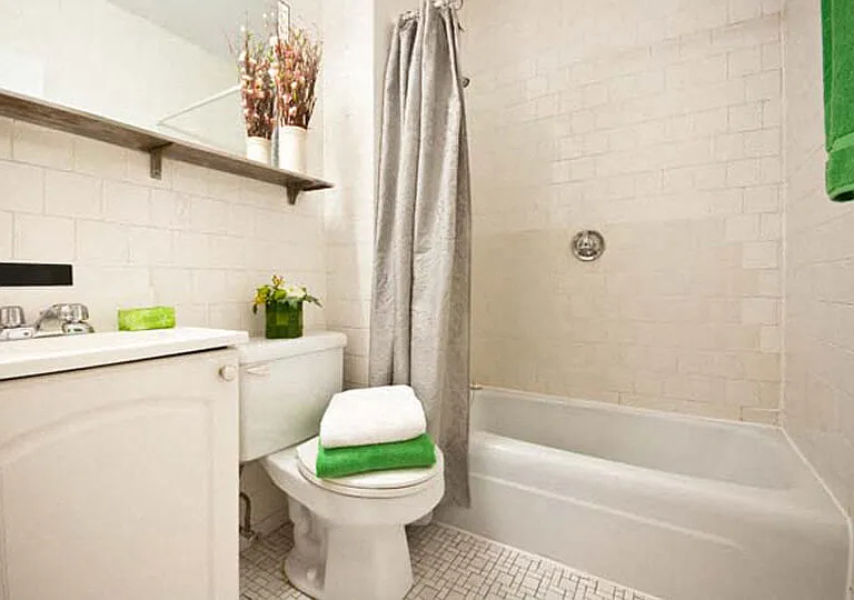 Hampton Court - Bathroom