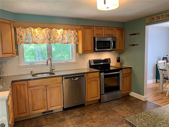 2nd image of 20 Indian Orchard Ln