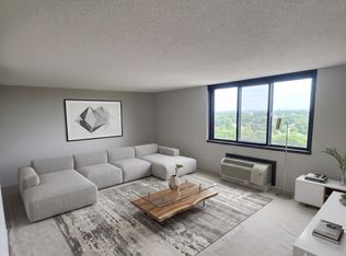1181 Edgcumbe Rd APT 1412, Saint Paul, MN 55105