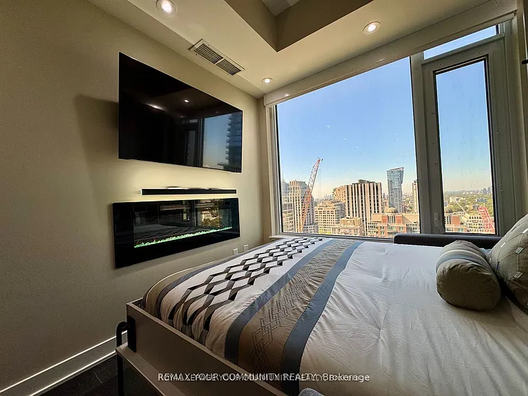 11 Yorkville Ave #2114 — Photo 11