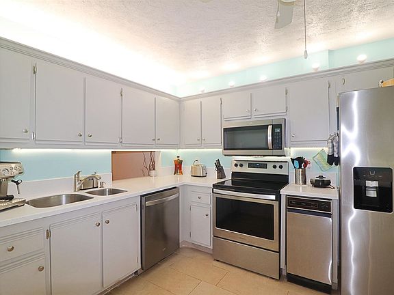 5th image of 133 Lakes End Dr Unit E-1