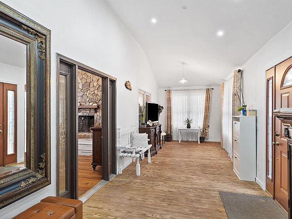 5th image of 245 Kelli Ct