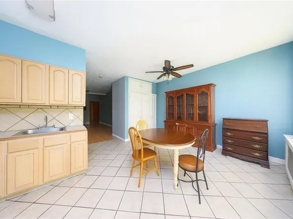 2044 71st Street image 9 of 30