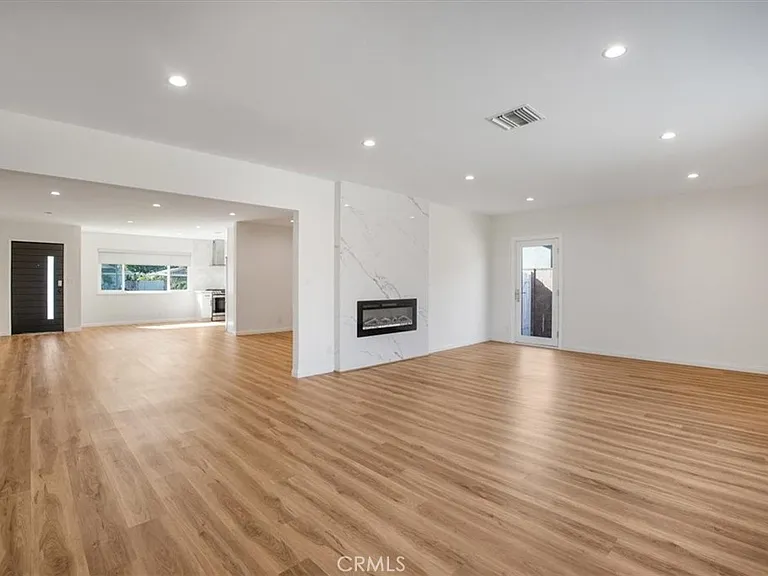 16329 Napa St — Photo 6