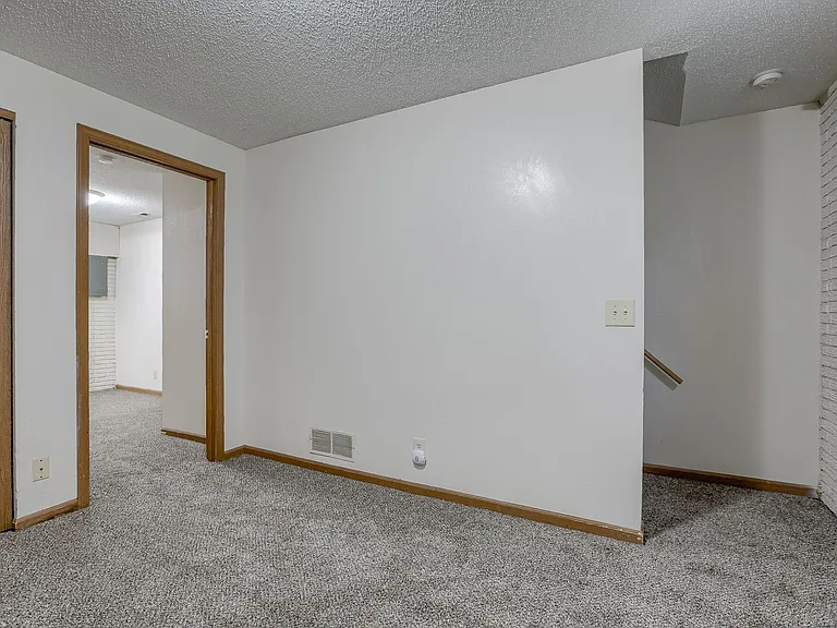 4910 Dudley St — Photo 10