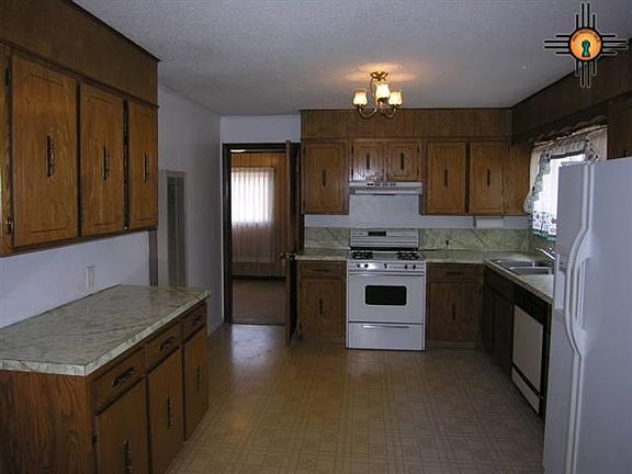 2nd image of 3005 Thornton St