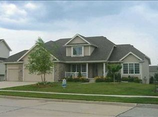 4011 Belair Dr, Urbandale, IA 50323