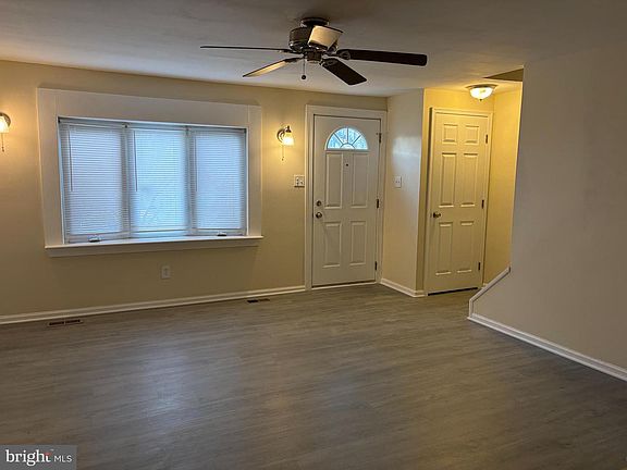 5th image of 30 Guinevere Ct