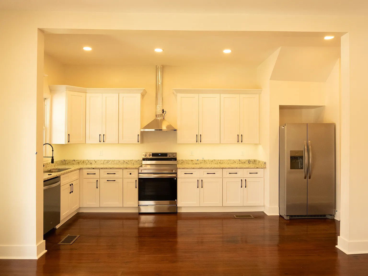 2 bed, 1200 sqft, $2,450 — Photo 4