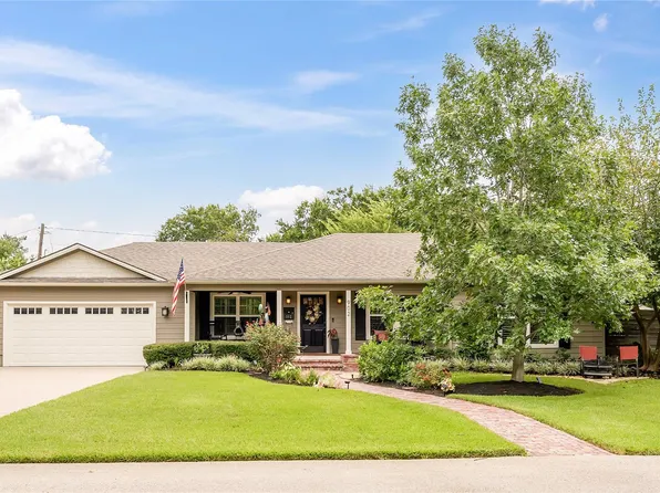 902 Woodland Pkwy, College Station, TX 77840