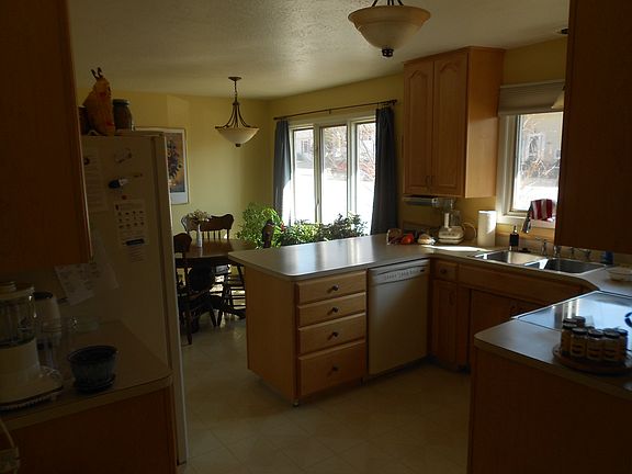 Kitchen maple cabinets