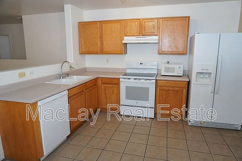 3 bed, 2.0 bath, 1440 sqft, $1,695 — Photo 2