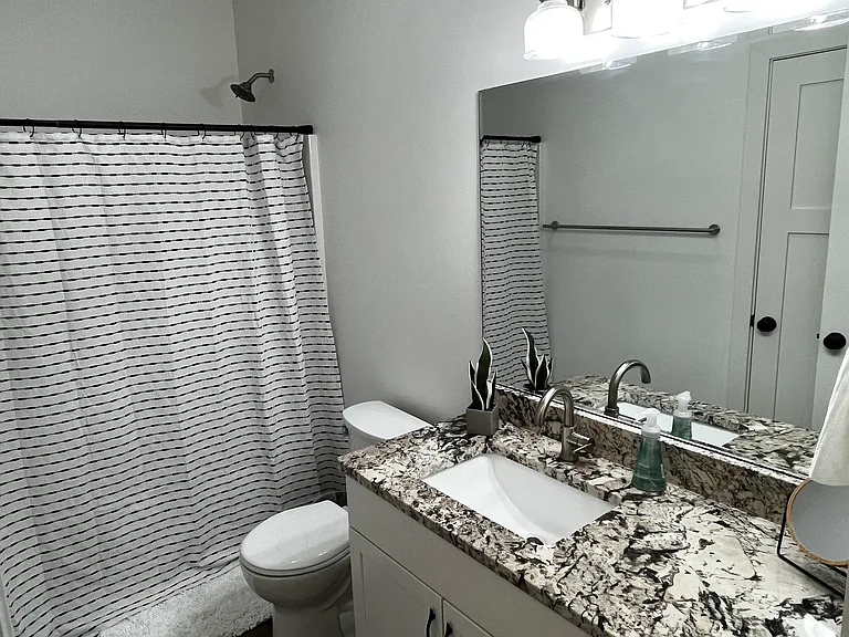 709 Logan St — Photo 11