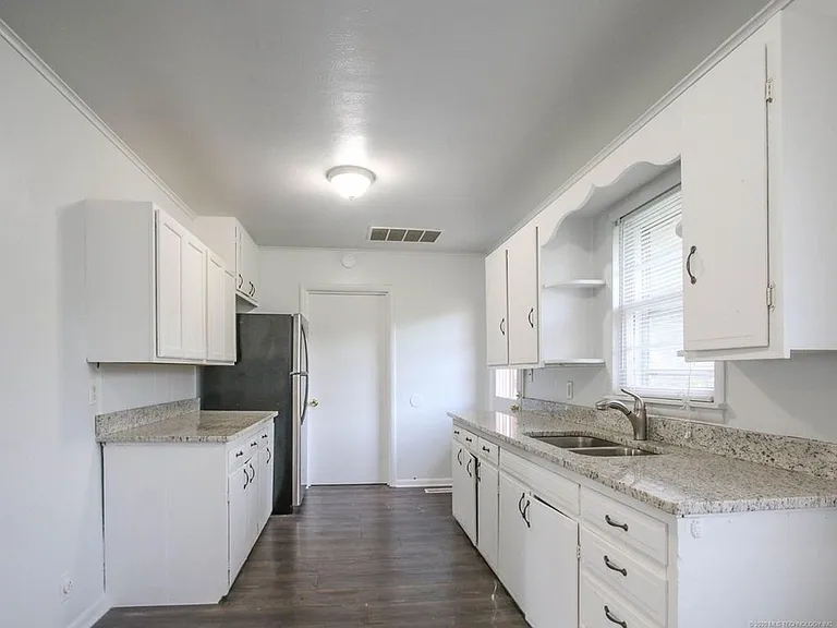 2536 W Easton St N — Photo 10
