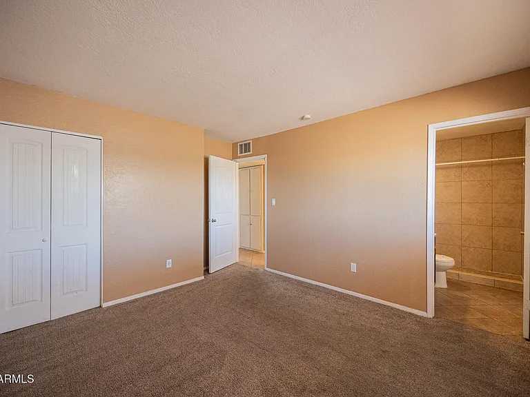 2130 W Cortez Ave — Photo 13