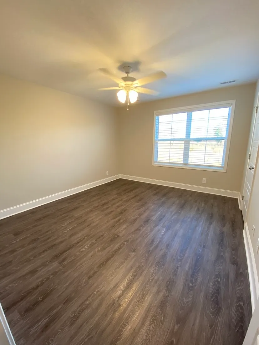 1039 Glenkirk Drive - D — Photo 3