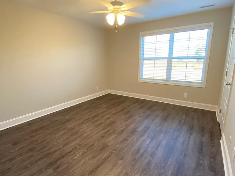 1039 Glenkirk Dr #D — Photo 2