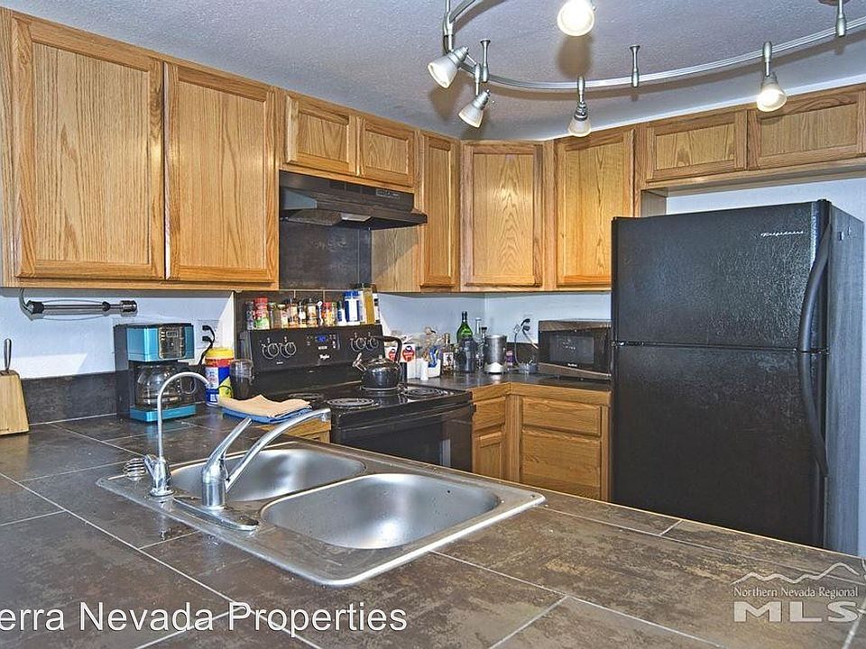 1st image of 422 1/2 11th St #422-1/2