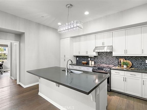 5th image of 93 Promesa Ave
