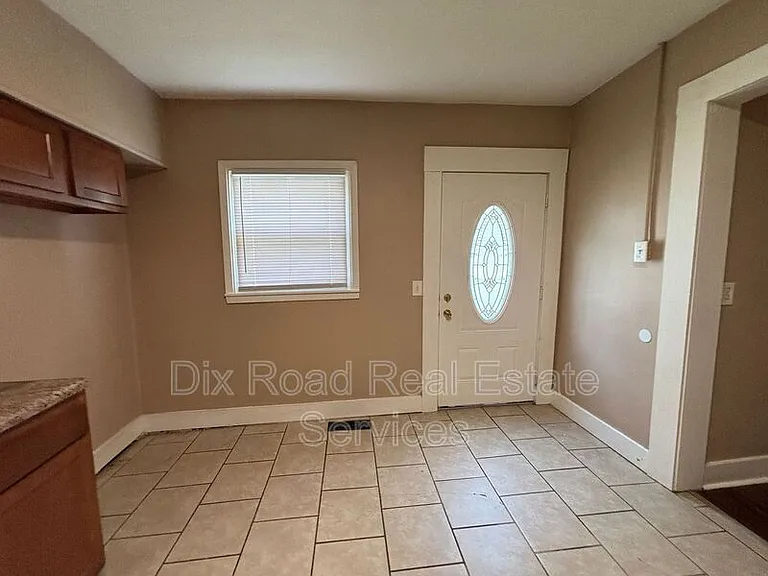 123 N Miami St — Photo 9