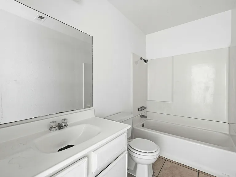 518 E Avenue Q4 #5 — Photo 5