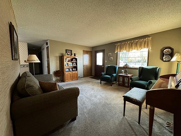 2nd image of 1033 W Lyon Ave