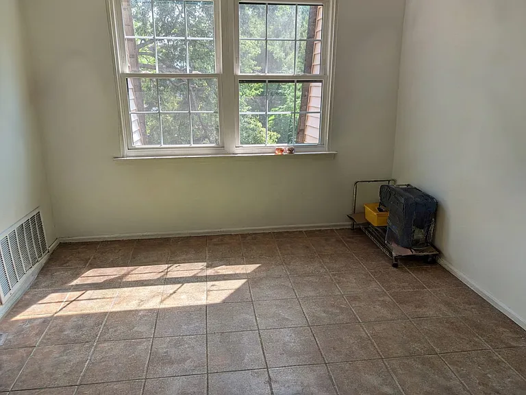 1207 Green Hollow Dr — Photo 10