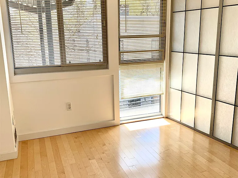 557 2nd St #6 — Photo 12
