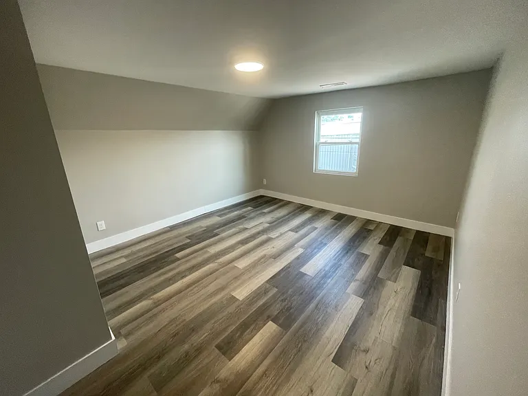 920 3rd Ave #2 — Photo 10