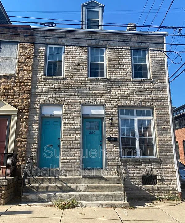 220 N Plum St #220
