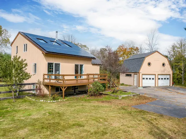 136 Waukeena Lake Road, Danbury, NH 03230